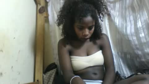 Snapshot of roseyaa chatting on 09/15/25, 06:35 Roseyaa online show from 09/15/25, 06:35