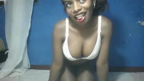 Snapshot of roseyaa chatting on 10/20/25, 12:49 Roseyaa online show from 10/20/25, 12:49