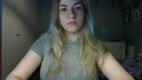 Snapshot of rosie_june chatting on 04/22/26, 06:49 Rosie online show from 04/22/26, 06:49