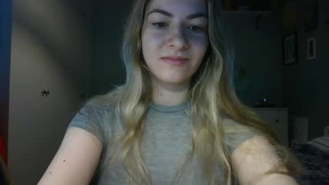 Snapshot of rosie_june chatting on 04/27/26, 07:06 Rosie online show from 04/27/26, 07:06