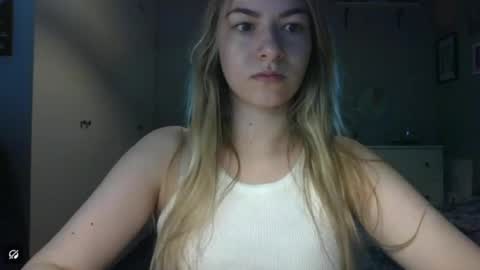 Snapshot of rosie_june chatting on 05/04/26, 06:42 Rosie online show from 05/04/26, 06:42