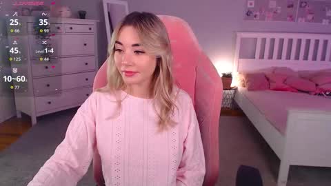 Snapshot of rosie_mac chatting on 11/06/25, 01:06 Rosie online show from 11/06/25, 01:06