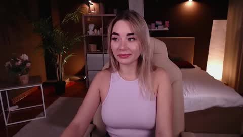 Snapshot of rosie_mac chatting on 11/07/25, 01:05 Rosie online show from 11/07/25, 01:05