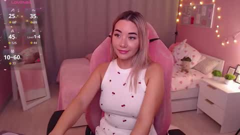 Snapshot of rosie_mac chatting on 11/11/25, 01:16 Rosie online show from 11/11/25, 01:16