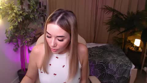 Snapshot of rosie_mac chatting on 11/23/25, 01:05 Rosie online show from 11/23/25, 01:05