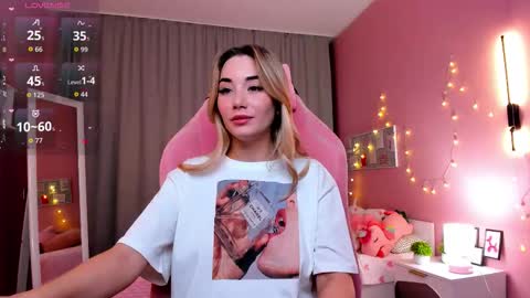 Snapshot of rosie_mac chatting on 11/28/25, 01:08 Rosie online show from 11/28/25, 01:08