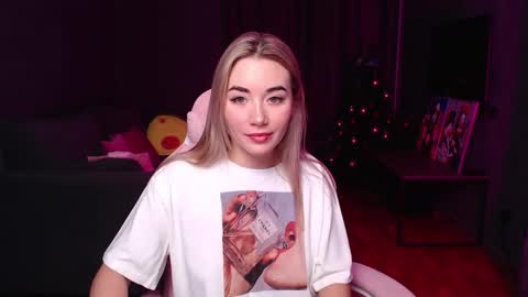 Snapshot of rosie_mac chatting on 12/15/25, 02:05 Rosie online show from 12/15/25, 02:05