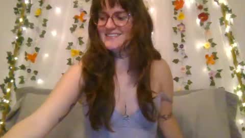 Snapshot of rosie_woods chatting on 10/15/25, 03:28 rosie_woods online show from 10/15/25, 03:28