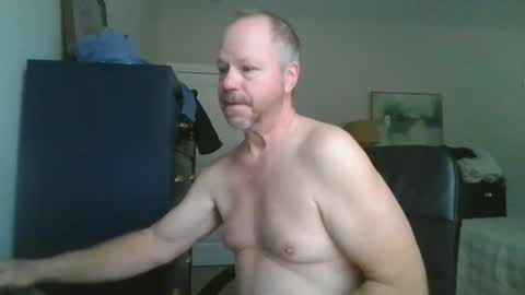Snapshot of rossd1961 chatting on 02/08/25, 01:44 nanook online show from 02/08/25, 01:44