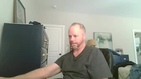 Snapshot of rossd1961 chatting on 02/26/25, 02:46 nanook online show from 02/26/25, 02:46