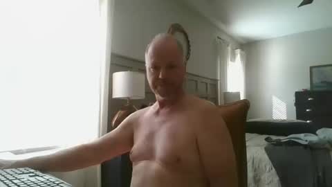 Snapshot of rossd1961 chatting on 10/18/25, 02:07 nanook online show from 10/18/25, 02:07