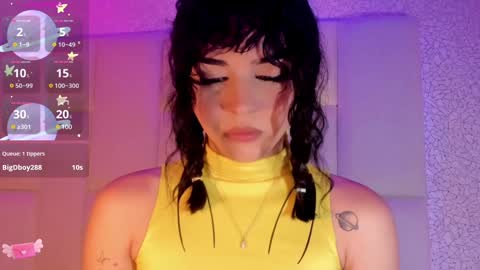 Snapshot of rosselfinoll chatting on 01/18/25, 06:21 Rossel online show from 01/18/25, 06:21