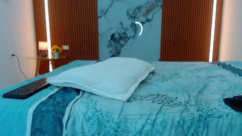 Rossi Hill online show from 04/01/26, 01:41