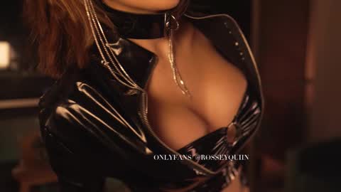 Snapshot of rosseyquiin chatting on 01/11/26, 01:54 Rossey online show from 01/11/26, 01:54