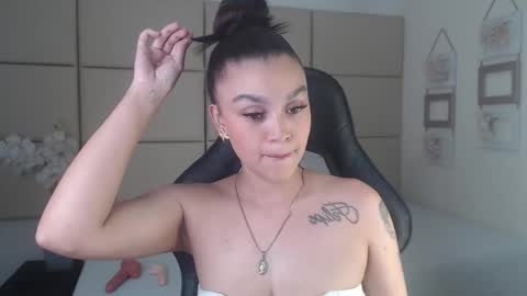 Snapshot of rossi_baker chatting on 10/21/25, 04:51 Rossi online show from 10/21/25, 04:51