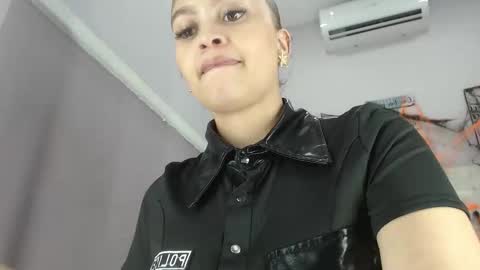 Snapshot of rossi_baker chatting on 10/31/25, 05:36 Rossi online show from 10/31/25, 05:36