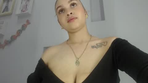 Snapshot of rossi_baker chatting on 11/05/25, 04:45 Rossi online show from 11/05/25, 04:45