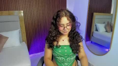 rossie_lanie_ online show from 04/21/26, 07:39