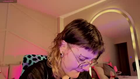 Snapshot of rossiie_hunt_ chatting on 05/22/26, 12:22 rossiie_hunt_ online show from 05/22/26, 12:22