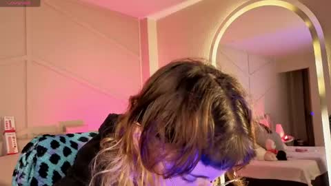 Snapshot of rossiie_hunt_ chatting on 05/26/26, 12:34 rossiie_hunt_ online show from 05/26/26, 12:34