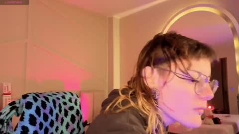Snapshot of rossiie_hunt_ chatting on 06/02/26, 12:18 rossiie_hunt_ online show from 06/02/26, 12:18