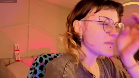 Snapshot of rossiie_hunt_ chatting on 06/05/26, 12:33 rossiie_hunt_ online show from 06/05/26, 12:33
