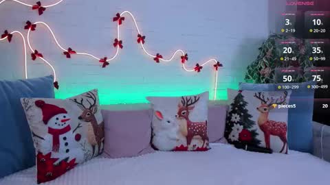 Snapshot of rossy_babe_ chatting on 12/17/25, 12:05 Rossy online show from 12/17/25, 12:05