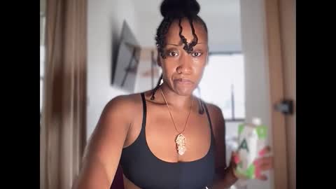 Snapshot of rosycoco chatting on 02/19/25, 04:00 Rosy Coco online show from 02/19/25, 04:00