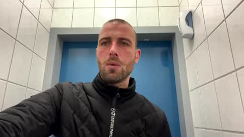 rotteei1 online show from 11/21/25, 10:03