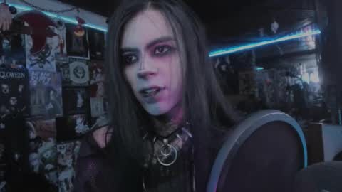 Snapshot of rotten_dreams chatting on 12/15/25, 08:13 rot online show from 12/15/25, 08:13