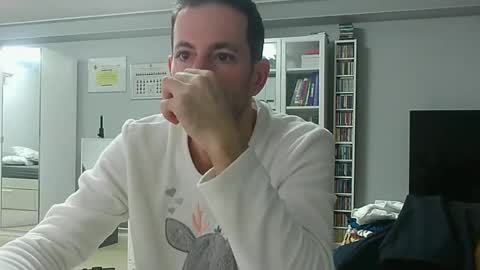 Snapshot of roubarixx chatting on 10/20/25, 08:15 roubarixx online show from 10/20/25, 08:15