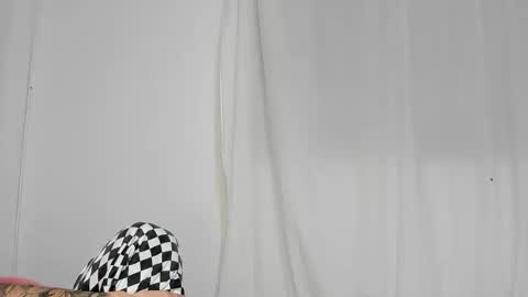 Snapshot of rous_and_sweet chatting on 11/23/25, 03:17 Rous and Sweet online show from 11/23/25, 03:17