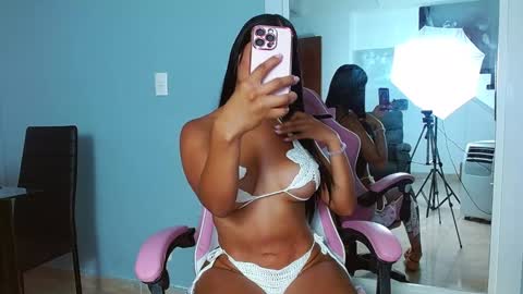 Snapshot of rousebonnett chatting on 02/01/25, 11:48 ROUSE online show from 02/01/25, 11:48