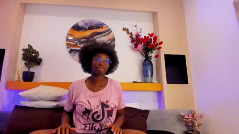 Snapshot of rouselux chatting on 02/19/26, 09:00 rouselux online show from 02/19/26, 09:00