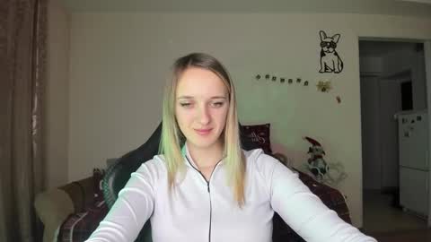 Snapshot of rousereed chatting on 12/17/25, 01:17 Rouse online show from 12/17/25, 01:17