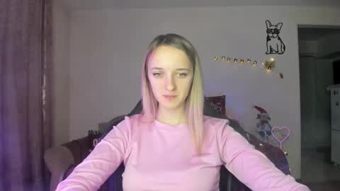 Snapshot of rousereed chatting on 12/18/25, 01:06 Rouse online show from 12/18/25, 01:06