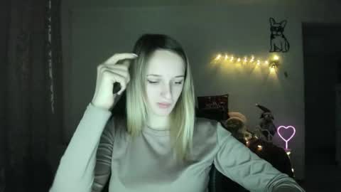 Snapshot of rousereed chatting on 12/19/25, 01:40 Rouse online show from 12/19/25, 01:40