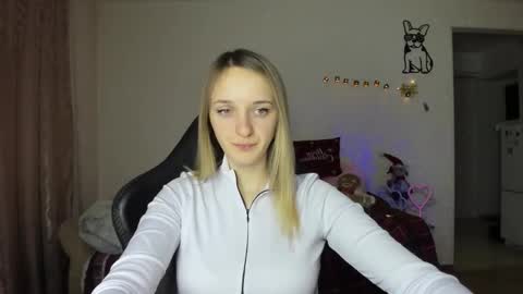 Snapshot of rousereed chatting on 12/21/25, 12:45 Rouse online show from 12/21/25, 12:45