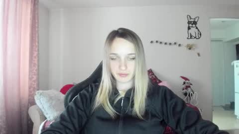 Snapshot of rousereed chatting on 01/14/26, 01:17 Rouse online show from 01/14/26, 01:17