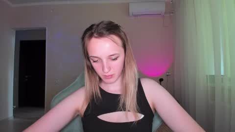 Snapshot of rousereed chatting on 04/23/26, 12:29 Rouse online show from 04/23/26, 12:29