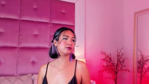 Snapshot of rousewhitte chatting on 11/25/25, 02:17 rousewhitte online show from 11/25/25, 02:17