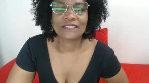 Snapshot of roushlove chatting on 12/15/24, 06:26 luxa online show from 12/15/24, 06:26