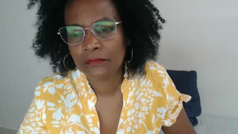 Snapshot of roushlove chatting on 12/22/24, 01:00 luxa online show from 12/22/24, 01:00