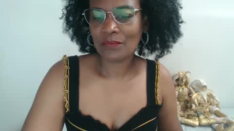 Snapshot of roushlove chatting on 12/23/24, 08:14 luxa online show from 12/23/24, 08:14