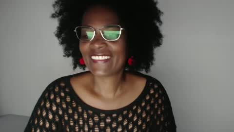 Snapshot of roushlove chatting on 01/17/25, 12:31 luxa online show from 01/17/25, 12:31