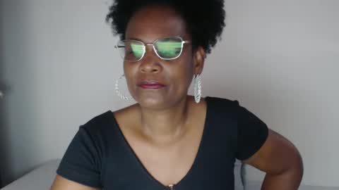 Snapshot of roushlove chatting on 01/20/25, 12:39 luxa online show from 01/20/25, 12:39