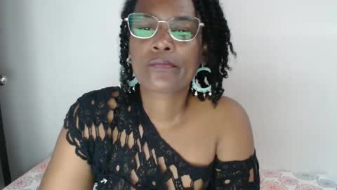 Snapshot of roushlove chatting on 01/26/25, 01:25 luxa online show from 01/26/25, 01:25