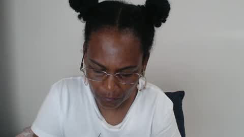 Snapshot of roushlove chatting on 01/27/25, 12:48 luxa online show from 01/27/25, 12:48