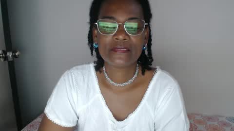 Snapshot of roushlove chatting on 01/29/25, 12:45 luxa online show from 01/29/25, 12:45