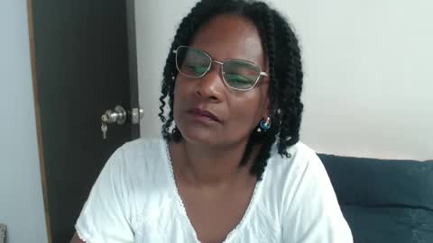 Snapshot of roushlove chatting on 01/29/25, 07:53 luxa online show from 01/29/25, 07:53